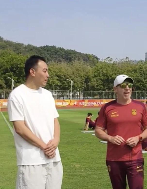 ANBO体育app-冯潇霆回忆首次参加世俱杯：被拜仁揍得不行了的简单介绍
