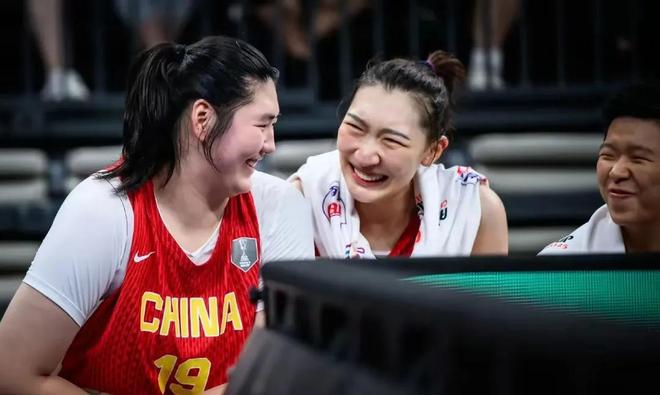 包含手感冰凉！黄思静6投仅1中拿到3分三分5中0的词条